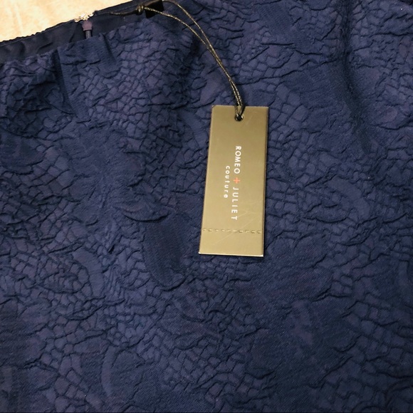 Romeo & Juliet Couture
Off-the-Shoulder - Picture 3 of 6